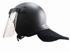 Schutzhelm mit Visier und Nackenschutz